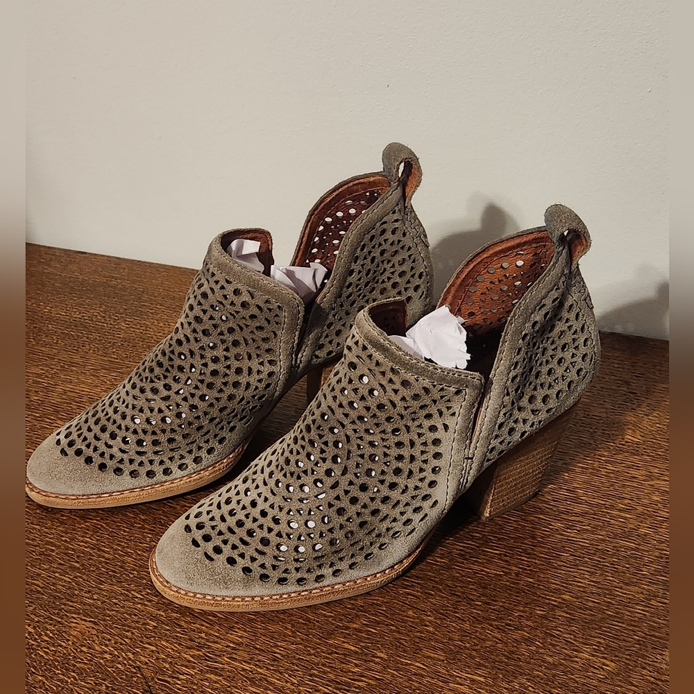 Jeffery Campbell Rosalina Suede Perforated Taupe Ankle Boots Size 6